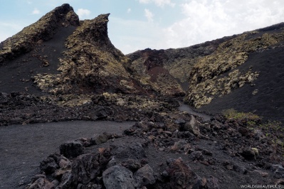 Wejście do krateru wulkanu El Cuervo