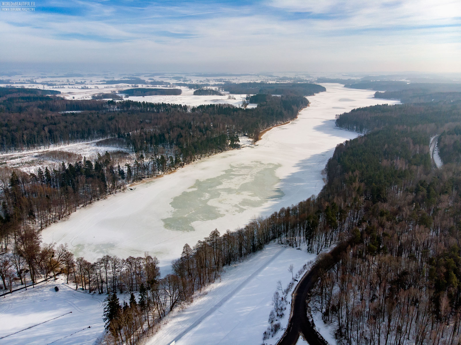 Lake Dejnowo in winter