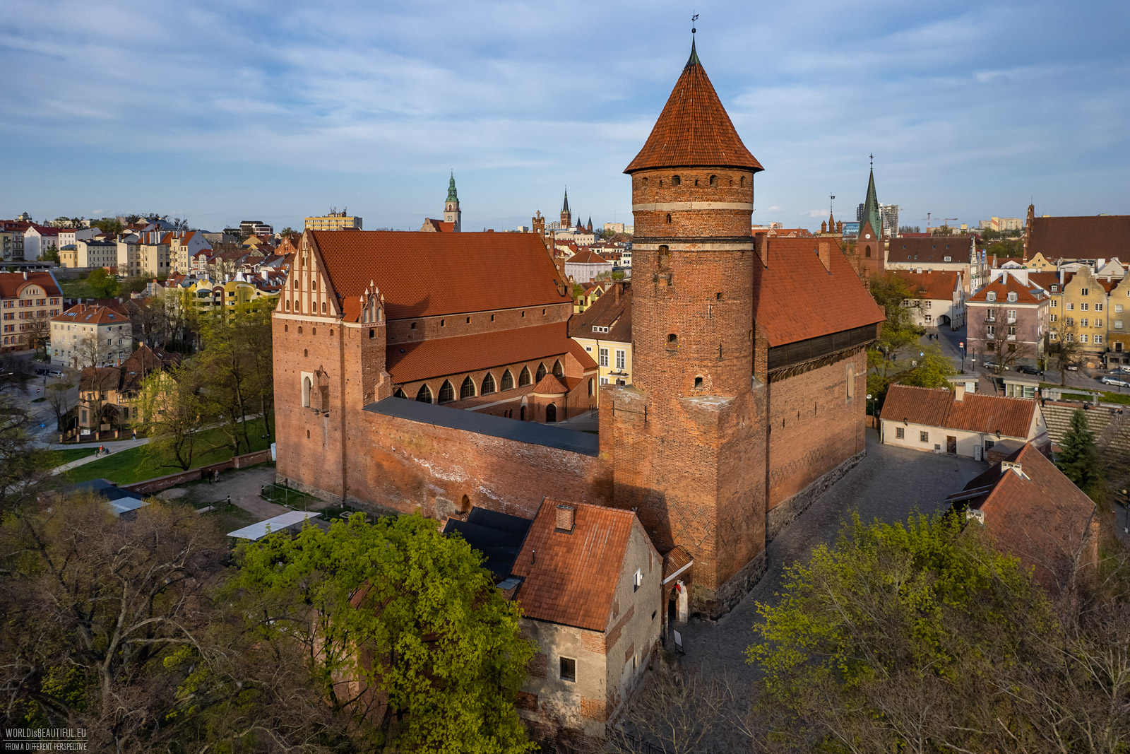 Wiosenny widok na Zamek w Olsztynie